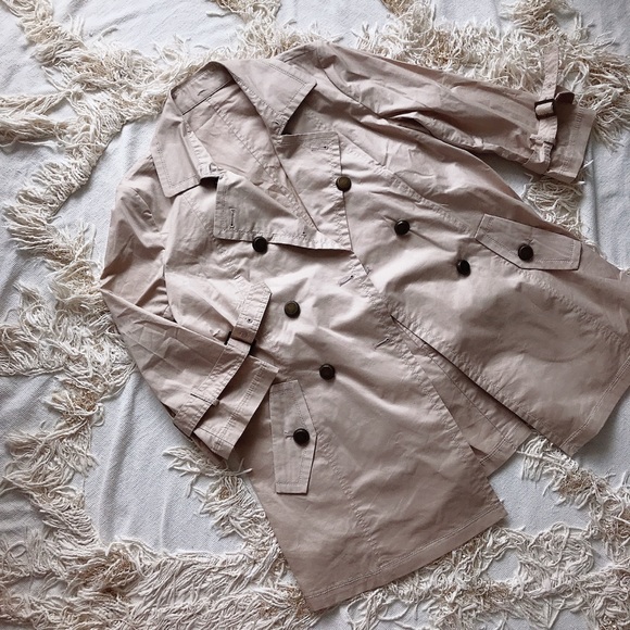 Light-weight Spring/Summer Trench Coat 💕💕 - Picture 2 of 6